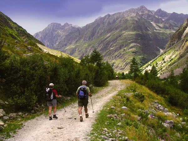 Gente Caminando Las Montañas Los Alpes Durante Día Francia —  Fotos de Stock