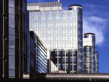 Gündüzleri modern binaların manzarası