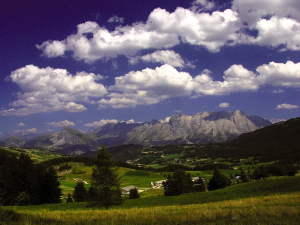 Vista Callejón Los Alpes Montañas Fondo Francia —  Fotos de Stock