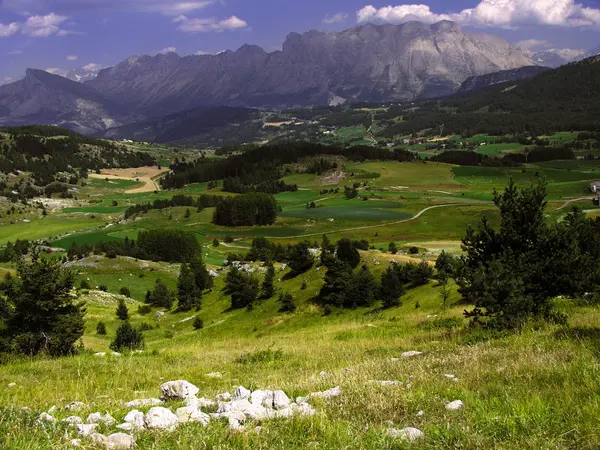 Schilderachtig Uitzicht Van Steegje Alpen Bergen Achtergrond Frankrijk — Stockfoto