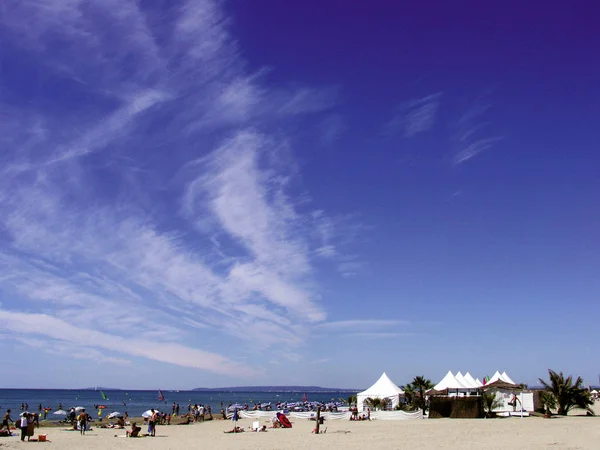 Visa Människor Avkopplande Stranden Grande Motte Frankrike — Stockfoto