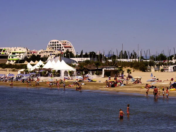 Vista Costa Con Los Turistas Mar Languedoc Francia — Foto de Stock