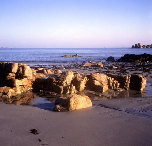 Vista Granito Rosa Costa Rocciosa Durante Giorno — Foto Stock