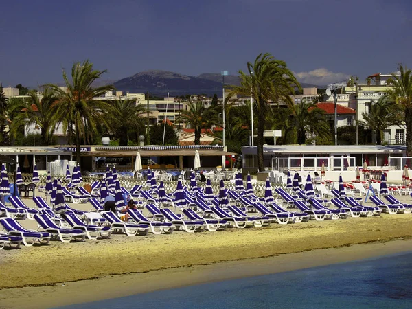 Vista Costa Con Tumbonas Gente Relajante Provenza Francia — Foto de Stock