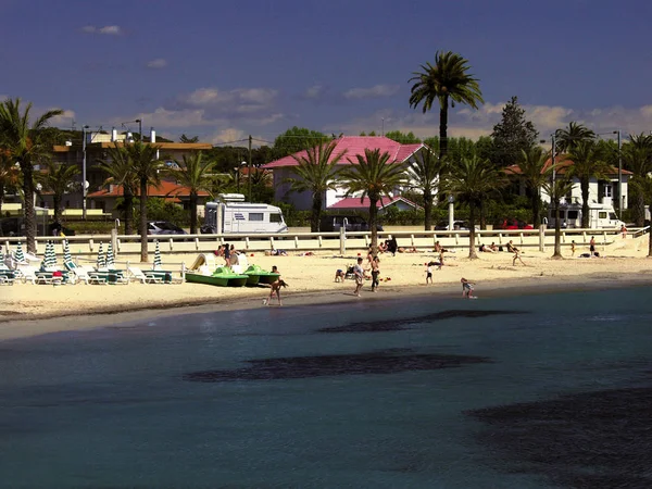 Vista Costa Con Tumbonas Gente Relajante Provenza Francia — Foto de Stock