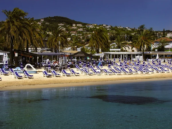 Vista Costa Con Tumbonas Gente Relajante Provenza Francia — Foto de Stock