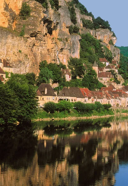白天法国古代建筑的景观 — 图库照片