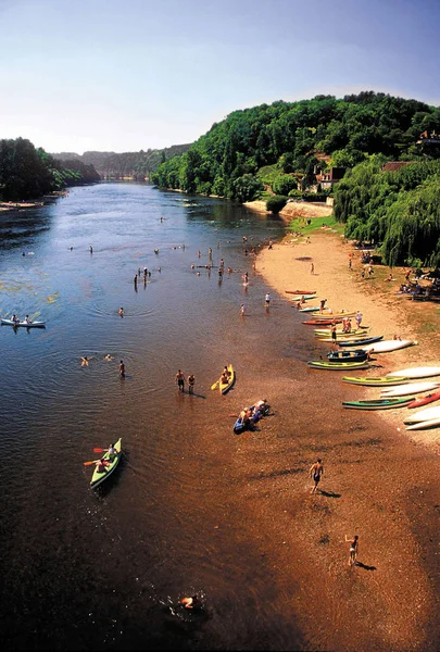 Люди Купання Розслаблення Дордонь Річка Франції — стокове фото