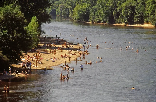 People Swimming Relaxing Dordogne River France — Stock Photo, Image