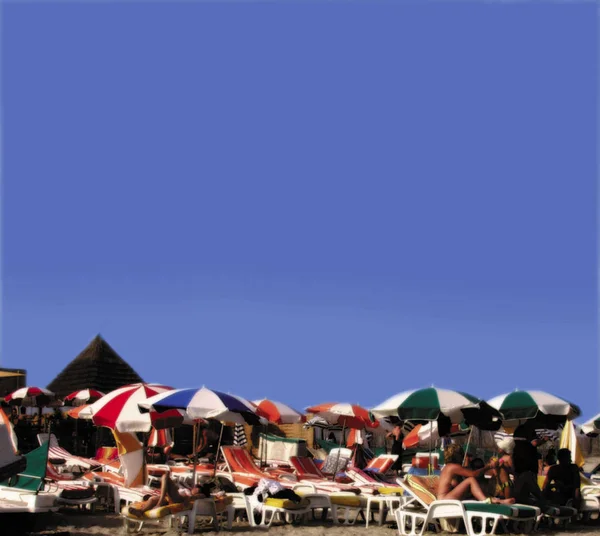 View Tourist People Resting Sea Shore Daytime — Stock Photo, Image