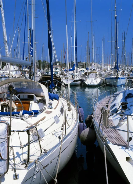 Barcos Amarração Porto Cidade Francesa Durante Dia — Fotografia de Stock