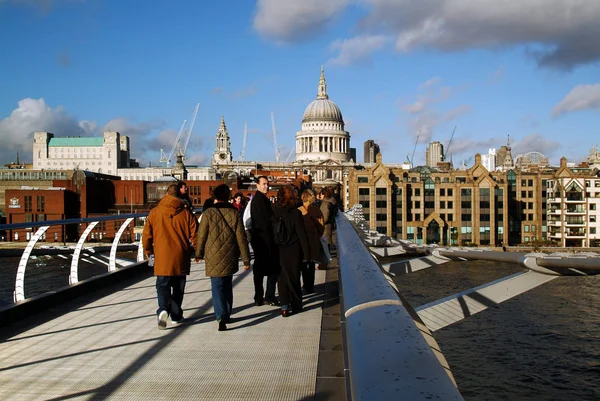 Millennium Bridge Nad Tamizą Londynie — Zdjęcie stockowe