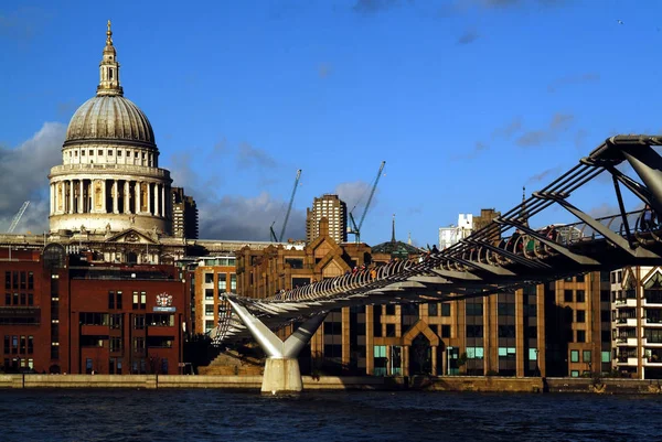 Ponte Del Millennio Sul Tamigi Londra Inghilterra — Foto Stock