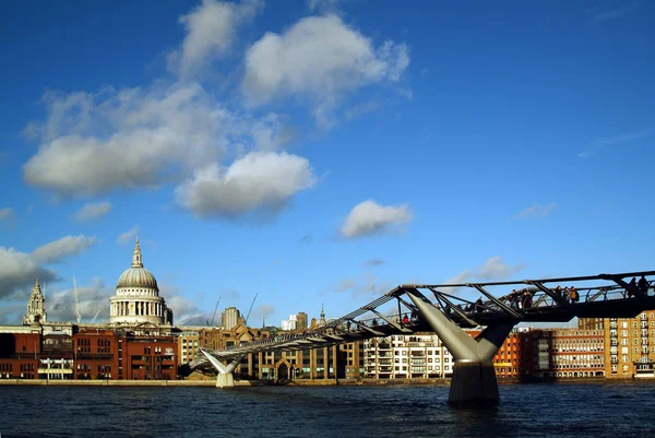 Ponte Del Millennio Sul Tamigi Londra Inghilterra — Foto Stock