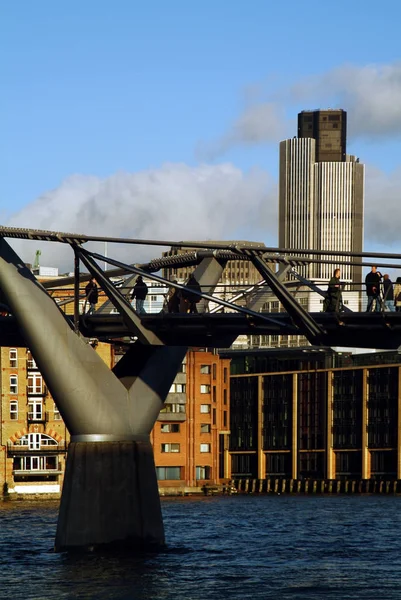 Puente Del Milenio Sobre Río Támesis Londres Inglaterra — Foto de Stock