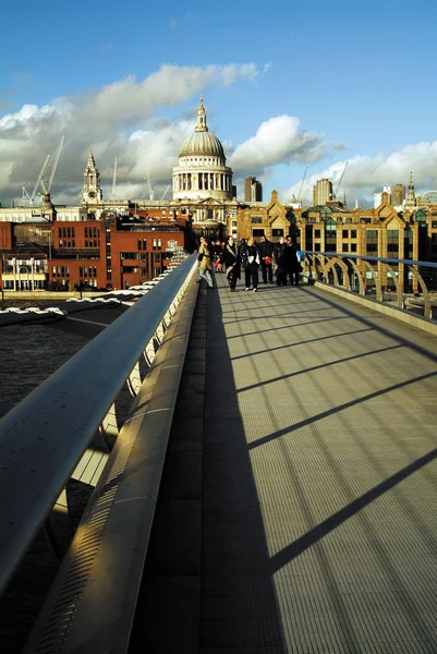 Puente Del Milenio Sobre Río Támesis Londres Inglaterra — Foto de Stock