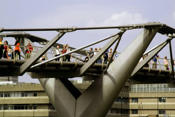 Ponte Millennium Sobre Rio Tâmisa Londres Inglaterra — Fotografia de Stock