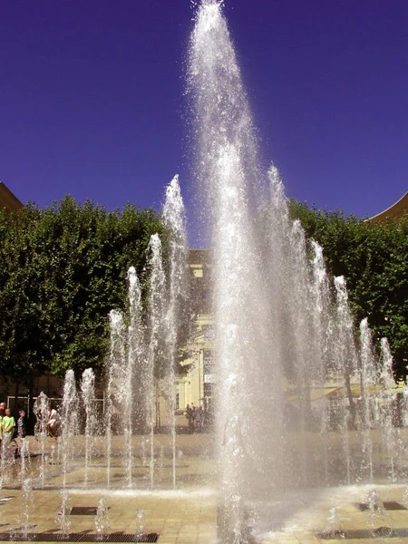 Vista Las Fuentes Arquitectura Languedoc Durante Día Francia — Foto de Stock