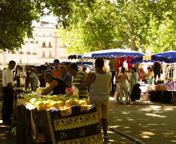 Vista Persone Che Camminano Lungo Mercato Languedoc Durante Giorno Francia — Foto Stock