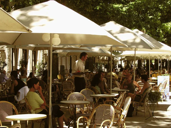 Vista Del Caffè All Aperto Con Visitatori Languedoc Francia — Foto Stock
