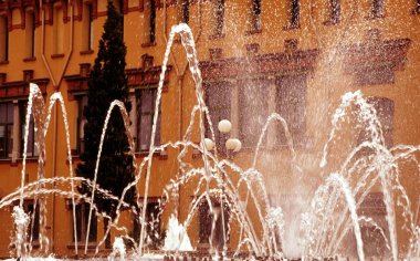 Place de la Republique, Fransa 'da çeşmelerin görünümü