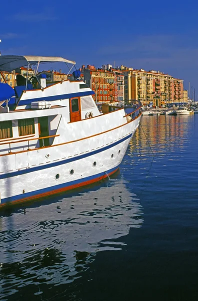 Blick Auf Boote Liegeplatz Der Nähe Schöne Meerpromenade — Stockfoto