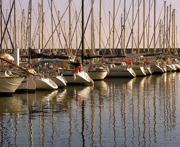 Frankrike Languedoc Augusti 2001 Båtar Förtöjning Nära Pier Dagtid — Stockfoto