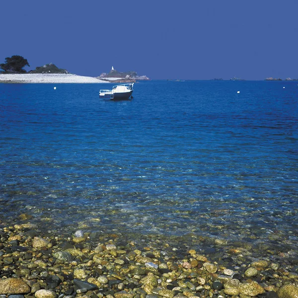 Pebble Coastline Sea Daytime — Stock Photo, Image