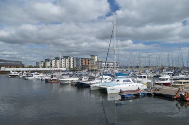 Swansea marina dock Dock bağlantı noktası tekne tekneler Galler glamorgan İngiltere'de tekne liman 