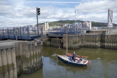 Swansea marina dock Dock bağlantı noktası tekne tekneler Galler glamorgan İngiltere'de tekne liman 