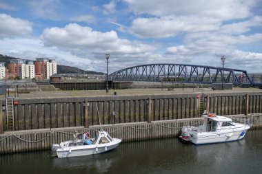 Swansea marina dock Dock bağlantı noktası tekne tekneler Galler glamorgan İngiltere'de tekne liman 