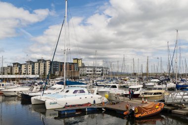 İngiltere Galler Glamorgan Marina Liman Limanı Dock Swansea tekne tekneler. İngiltere, Galler, Glamorgan, Marina,Liman, Liman, Rıhtım, Rıhtım, Swansea, tekne, tekne, eğlence, 