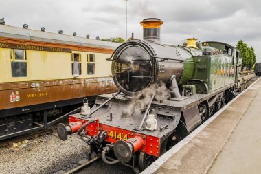 Severn Vadisi Mirası Buhar Demiryolu. Kiddermenister istasyonu, Worcestershire, İngiltere, İngiltere