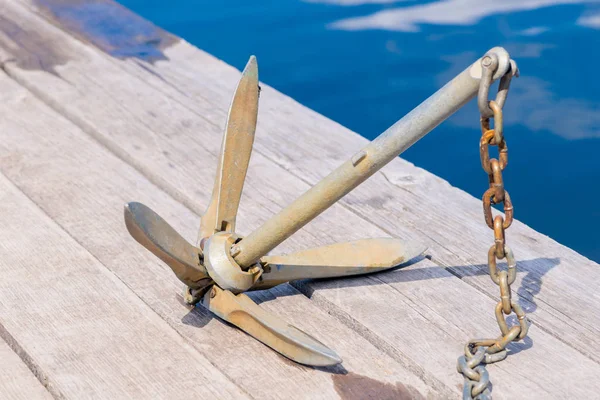 Heavy Anchor Close Lying Wooden Pier — Stock Photo, Image