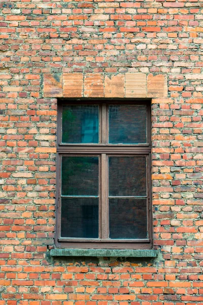 Une Fenêtre Dans Une Vieille Maison Brique Fermer — Photo