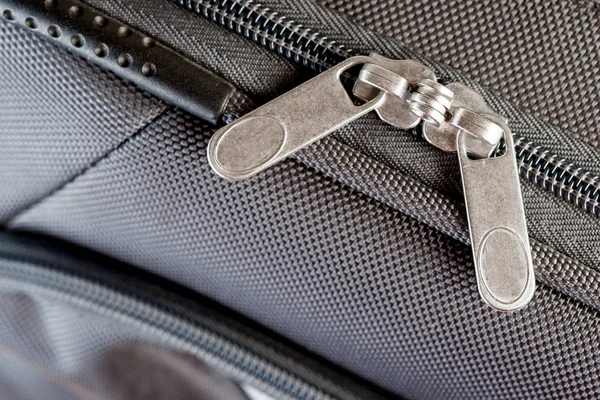Zwei Makro Schieber Reißverschlüsse Grauem Koffer Befestigt — Stockfoto