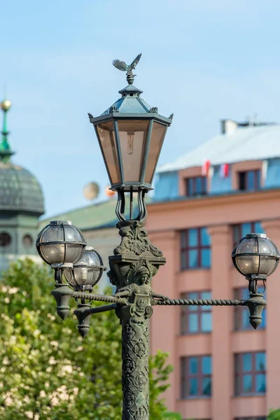 Lamppost Επεξεργασμένου Σιδήρου Στυλ Vintage Έναν Δρόμο Μια Ευρωπαϊκή Πόλη — Φωτογραφία Αρχείου