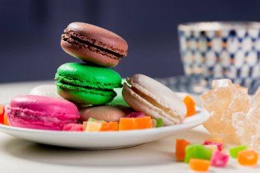 çay için renkli makarna lezzetli bisküviler