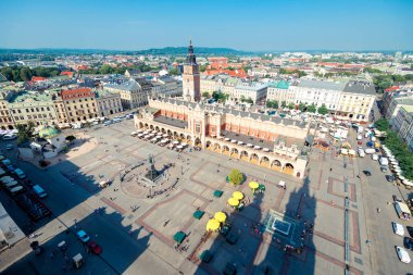 Pazar Meydanı üzerine Krakow şehri ve şehrin güzel tarihi meydanının