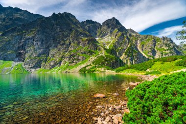 küçük güzel dağ gölü Czarny have Polonya toprakları üzerinde yüksek Tatras içinde