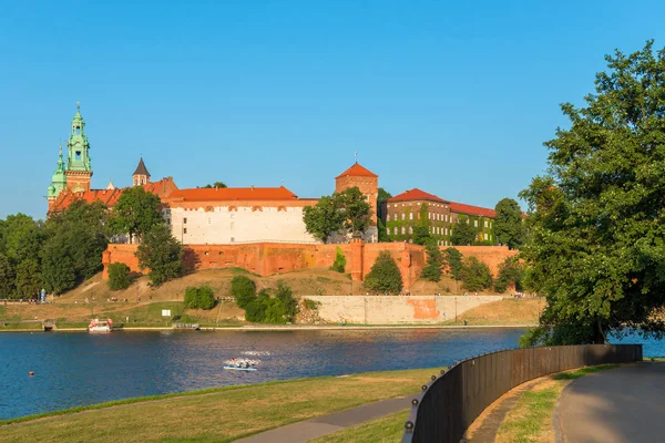 Cracovia Polonia Agosto 2017 Histórico Castillo Wawel Cracovia Orillas Del —  Fotos de Stock