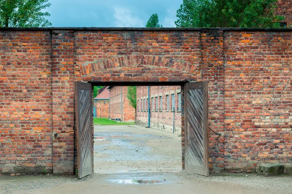 Auschwitz Polen August 2017 Tor Zum Konzentrationslager Auschwitz Ziegelmauern — Stockfoto
