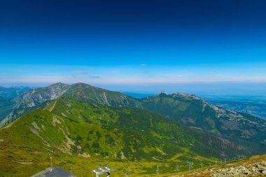Polonya'da Yüksek Tatras yukarıda gökyüzü temizleyin