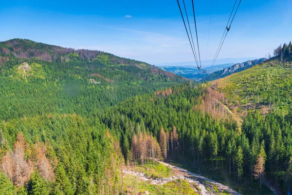 Menembak Dari Kokpit Dari Funicular Pemandangan Dari Ketinggian Pegunungan Dan — Stok Foto