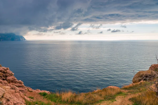 Uitzicht Vanaf Kliffen Naar Zee Horizon Aan Dramatische Hemel — Stockfoto