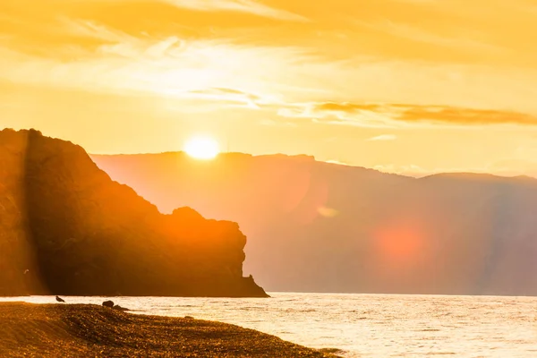 Jasne Słońce Piękne Skały Morze Piękne Krajobrazy Świcie — Zdjęcie stockowe