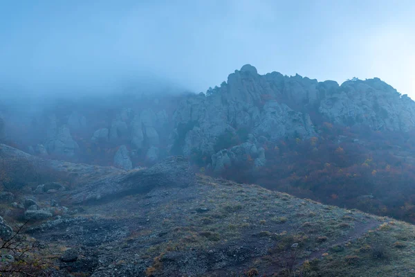 Nebbia Blu Paesaggio Montano Alta Montagna Pomeriggio Autunno — Foto Stock