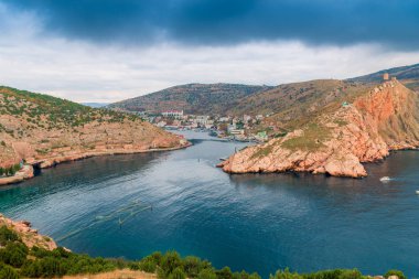 Güzel resimli koy ve Kırım 'daki Balaklar şehri