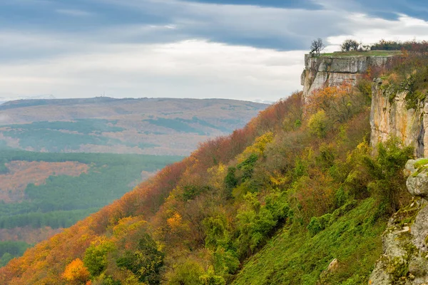 Pendenza Montana Giornata Nuvolosa Nella Valle Paesaggio Autunnale — Foto Stock