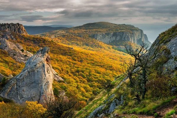 Vista Del Valle Del Otoño Las Montañas Crimea Día Soleado —  Fotos de Stock